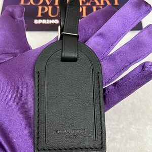 Louis Vuitton Black Leather Tag